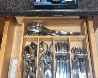 12pc Set Oneida Silverware Set