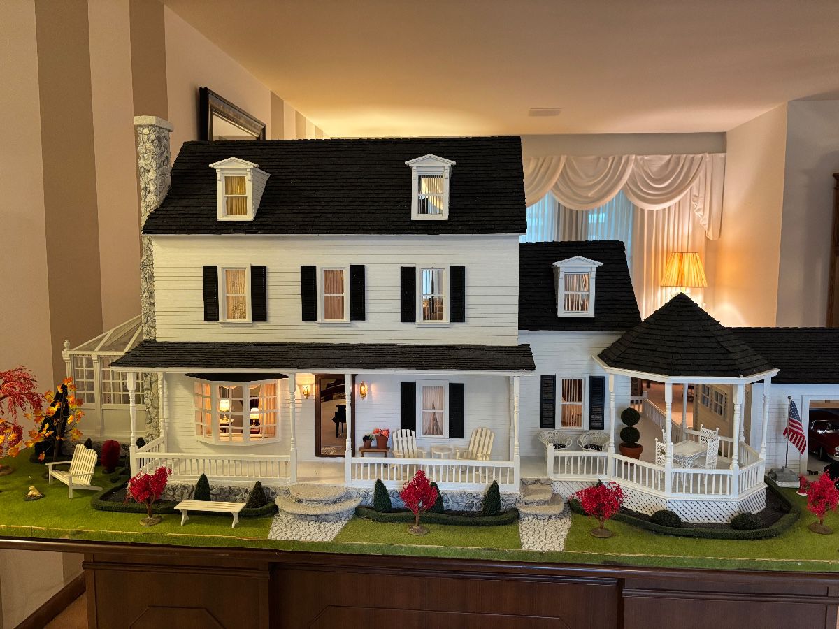 Stunningly detailed hand built doll house with 100's of accessories 