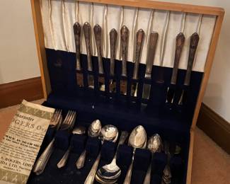 Flatware set