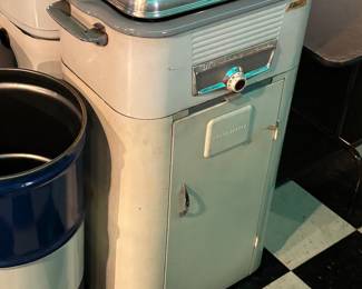 Vintage roaster with stand