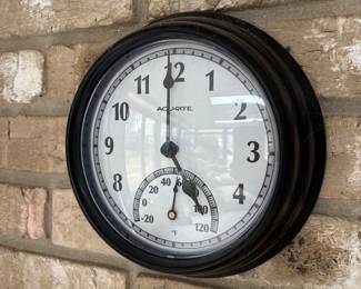 Clock / thermometer