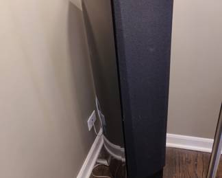 Pair of floor speakers 