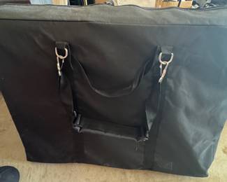 Massage table with case