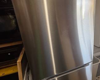 Excellent condition Midea stainless steel refrigerator