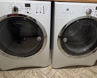 Electrolux he washer and dryer set