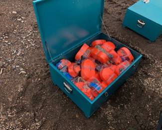 24 RATCHET STRAPS  METAL BOX