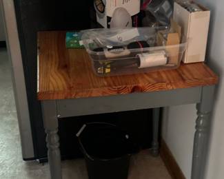 Cute farmhouse style table, just enough space for 2