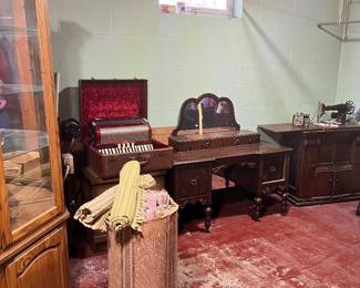 Singer sewing machine and  vanity