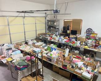 Lots of vintage kitchen and bathroom items  