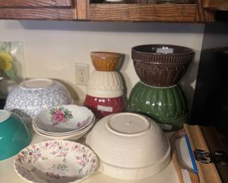 Pyrex and stoneware bowls