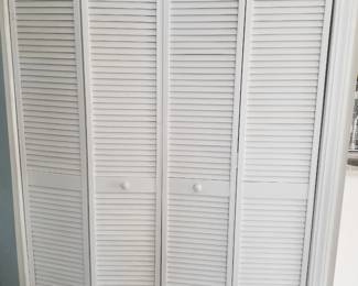 Louvered bi-fold doors