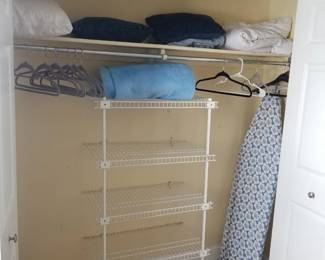 Bedding, blankets & pillows