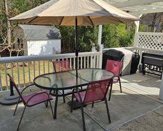 Great outdoor table w four chairs