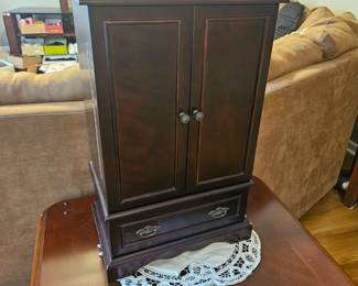 Bombay Jewelry case