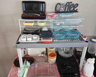 Pyrex and various glass dishes
