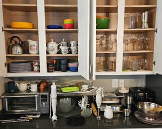 Various kitchen ware