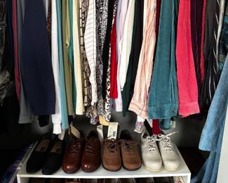 Women’s clothing 2X, some XL