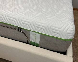 59 TEMPURFlex Hybrid Supreme Queen Mattress Detail