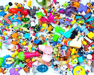 ASSORTED TOY LOT MCDONALDS MORE