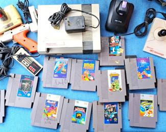 NINTENDO GAMING SYSTEM LOT