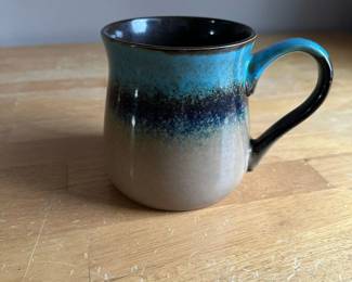 HYTYSKAR Large Ceramic Coffee Mug with Blue and Tan Glaze