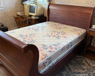 Ethan Allen British Classics Queen Sleigh Bed