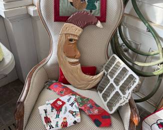 Vintage Christmas Decor Lot (Quilt, Carved Santa Moon Face, Kitchenware, Tie)