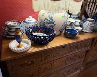 Blue Willow Pattern Ceramic Dinnerware Set