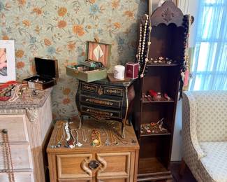 Assorted Vintage Jewelry Collection