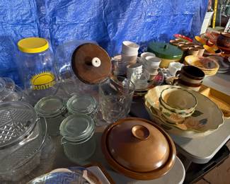 Assorted Kitchenware Lot including Suntea Jar, Stoneware Casserole, and Floral Serving Bowl