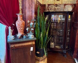 Antique Chinese Export Porcelain Vase