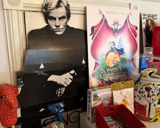 Vintage Entertainment Memorabilia Assortment - Snow White and the Seven Dwarfs Poster