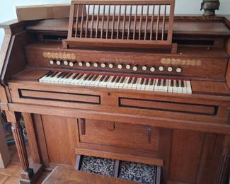Mason&nbsp;&&nbsp;Hamlin&nbsp;Liszt&nbsp;Pump&nbsp;Organ (Onsite Bid Only)