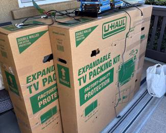 Televisions 65” and 49” QLED 