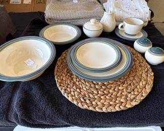 Dining service for 8