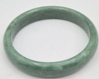 Timeless Elegance: Green Jadeite Bangle Bracelet