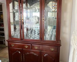 china cabinet with internal lighting, crystal 