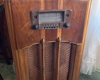 RCA console radio 