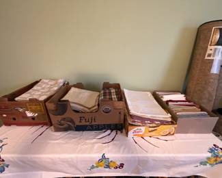 tablecloths, runners and linens