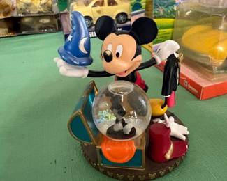 Walt Disney Mickey Mouse Globe