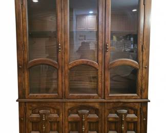 Vintage Drexel Heritage French Provincial Carved Oak Lighted China Cabinet