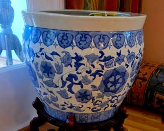 Chinese blue & white porcelain planter with stand 