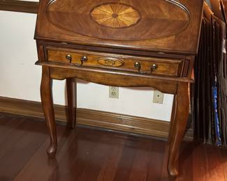 CAP 165E44F379F74CFBBDF489F5D369A1EF