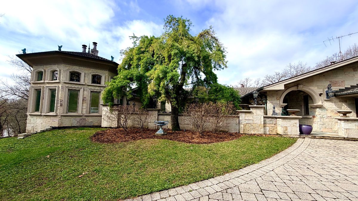 Curated visual reference: Picture Idea: Gorgeous Palos Park High End Estate Sale 50 Starts On