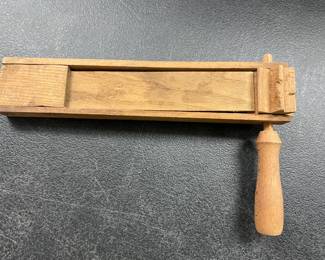 GAS RATTLES/NOISEMAKERS