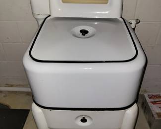 Vintage hand wringer washer (great shape)