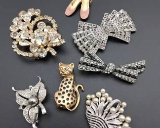 Vintage Rhinestone  Costume Jewelry Brooch Lot  Cat, Shell, Floral Pins Including Jomaz 