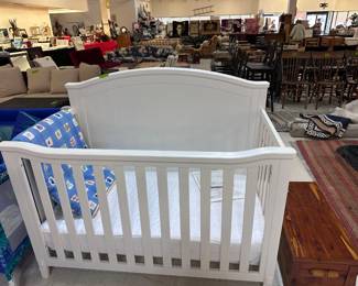 Nice white nearly new Crib