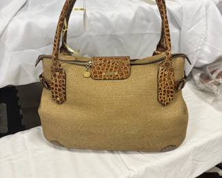 TONS of purses and designer purses! 