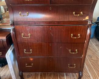 Pretty little dresser